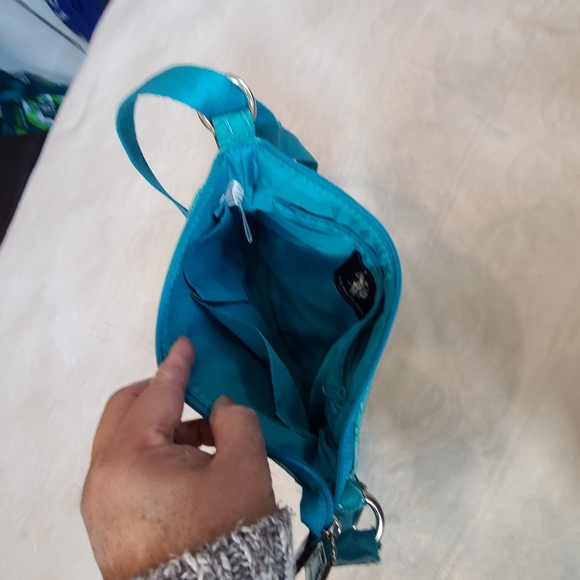 U.S POLO ASSN Crossbody bag/ 8.5h, 10.5 wide, 1.5 bottom wide - Picture 3 of 3